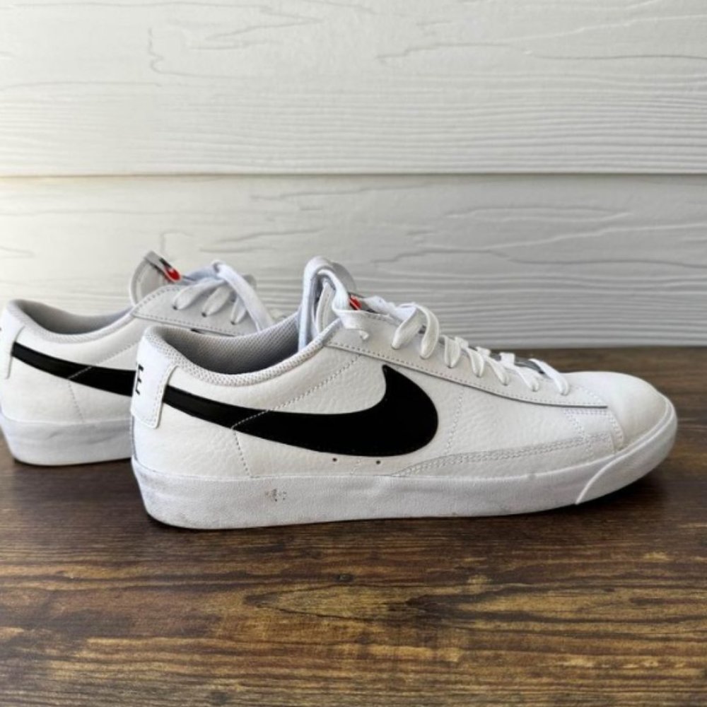 Nike Blazers - Picture 2 of 3